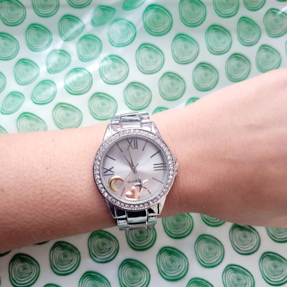 Avon Quartz Moon & Stars Roman Numerals Watch - Picture 4 of 10